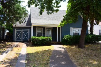 Building Photo - 2 Story Dollhouse Close to Campus! Pre-leasing for September!