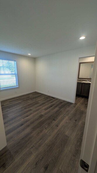 Building Photo - 9383 Evergreen Dr