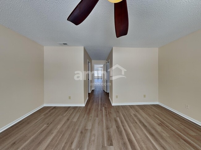 Building Photo - 10002 Big Bend Dr