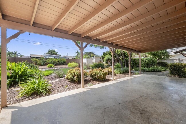 Building Photo - 3752 Alta Loma Dr