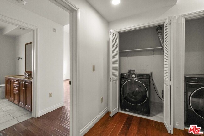 Building Photo - 10765 Wilkins Ave