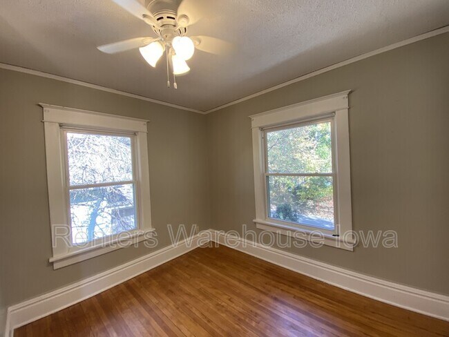 Building Photo - 1622 E 8th St