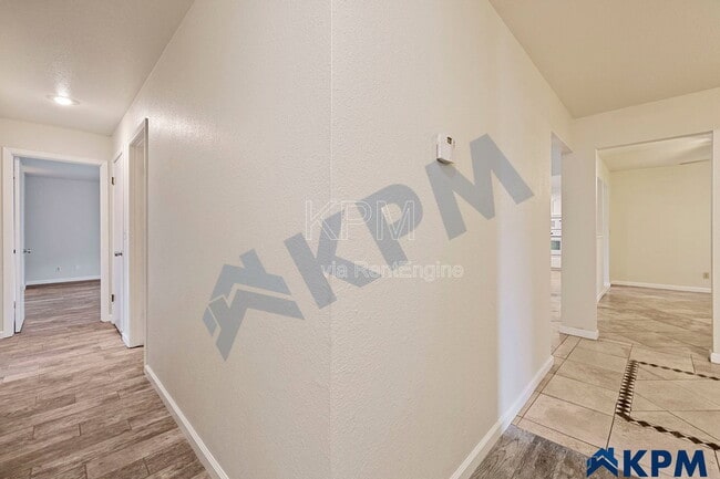 Building Photo - 9146 Blue Fox Way