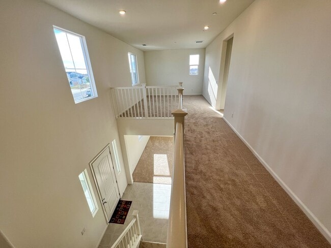 Building Photo - 5 Bedroom home with FULL MOTHER IN LAW SUI...