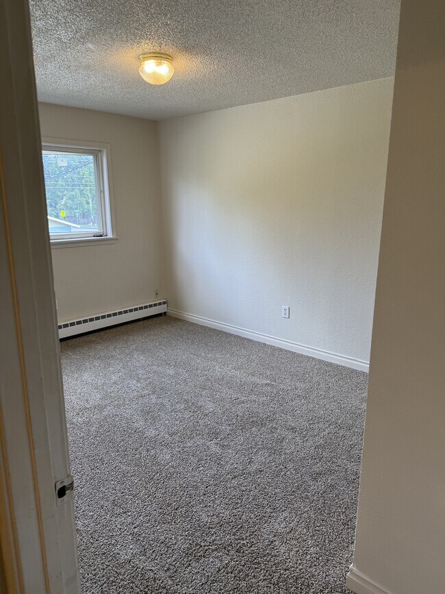 Building Photo - 100 B St