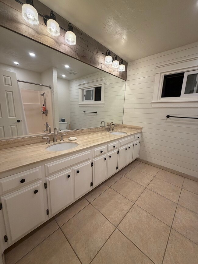 Building Photo - 28320 Serenity Path