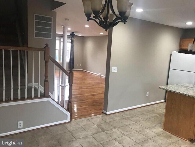 Building Photo - 42886 Nashua St