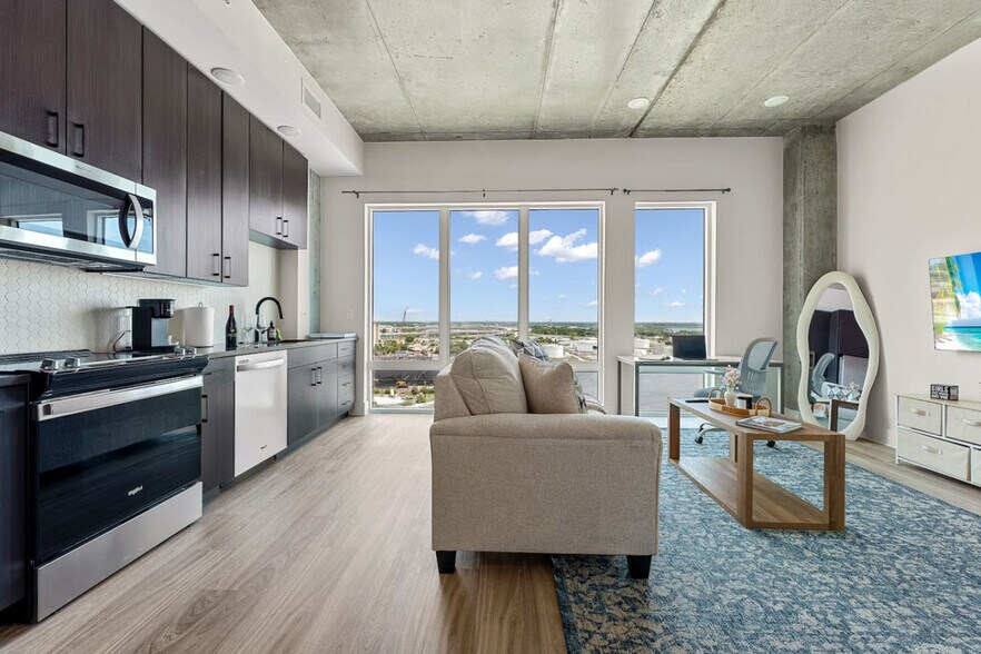 Building Photo - 617 N 12th St