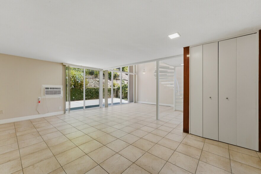 Building Photo - 4120 Del Mar Ave