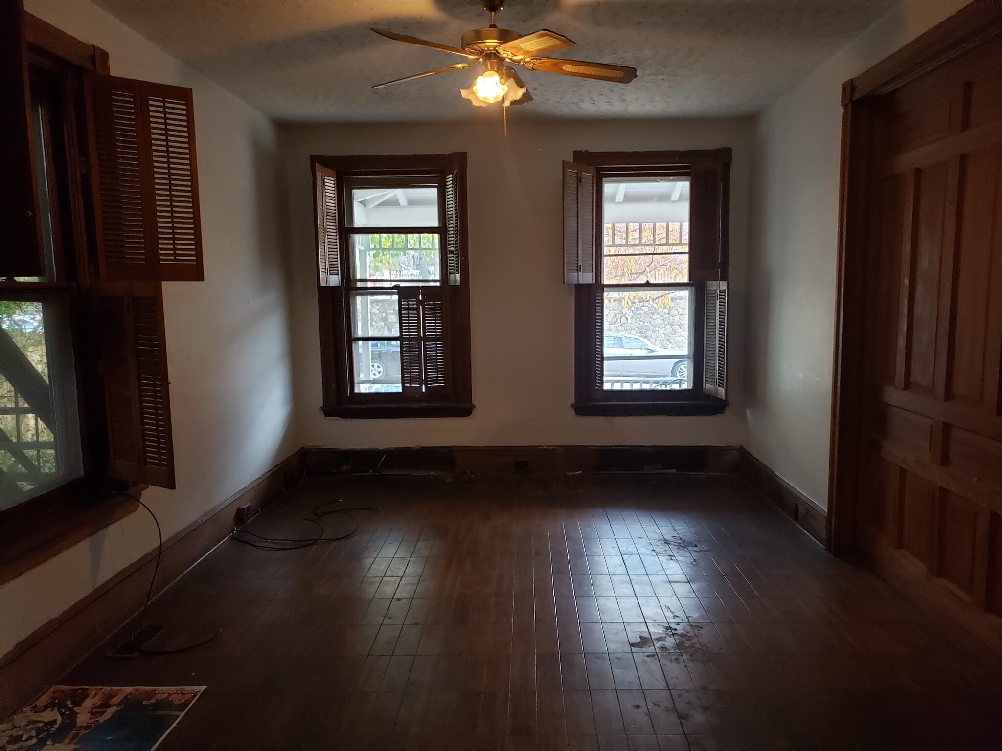 Building Photo - 213 W Chestnut St