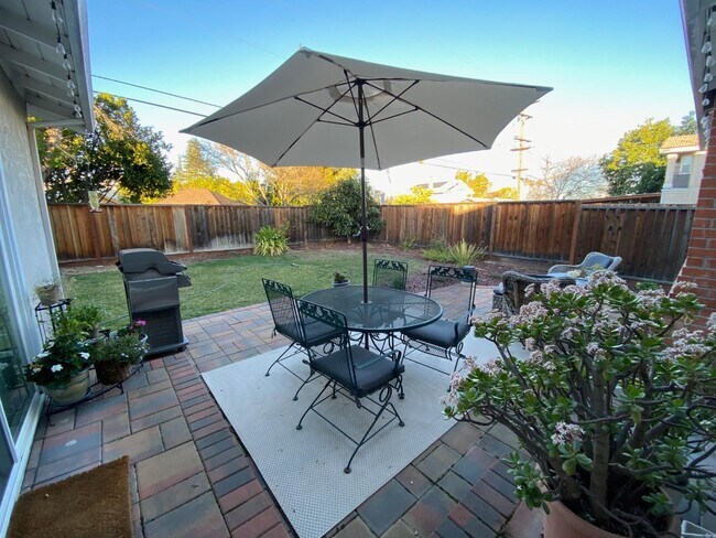 Building Photo - 5919 Royal Ann Dr