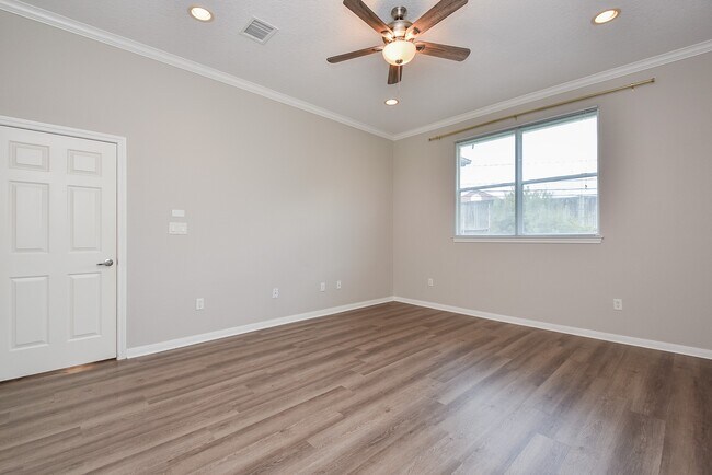 Building Photo - 11102 Waxwing St