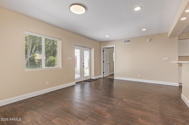 Building Photo - 1280 E Alameda Dr