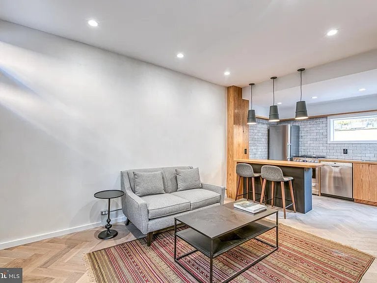 Building Photo - 2212 Panama St