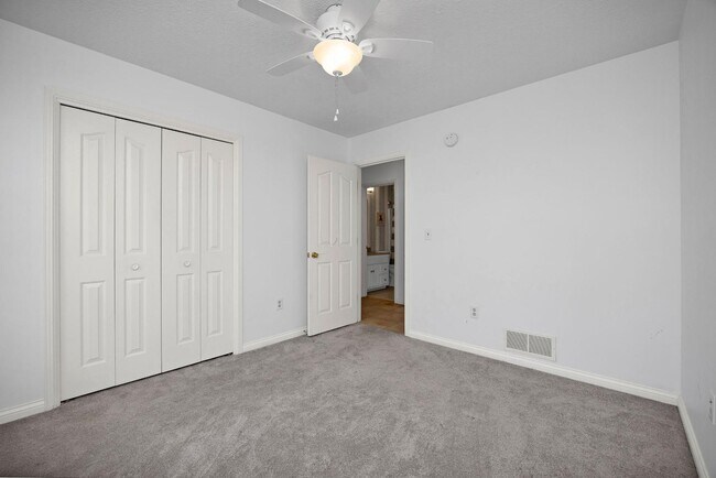 Building Photo - 1125 Oak St