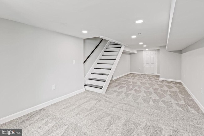 Building Photo - 2638 E Monument St