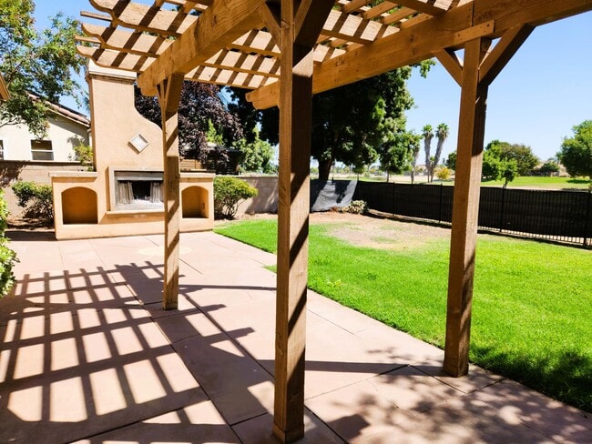 Building Photo - 8420 Lake Shore Dr