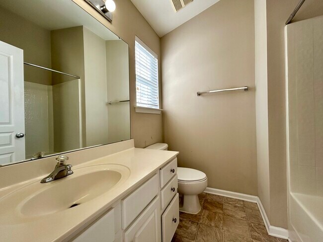 Building Photo - 1121 Drummond Ln