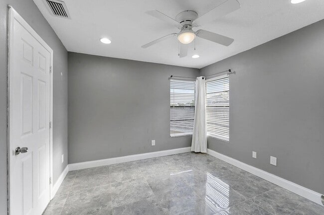 Building Photo - 8103 Covington Ct