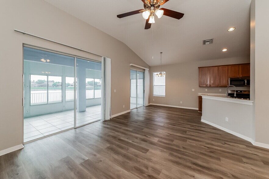 Building Photo - 5110 Clover Mist Dr