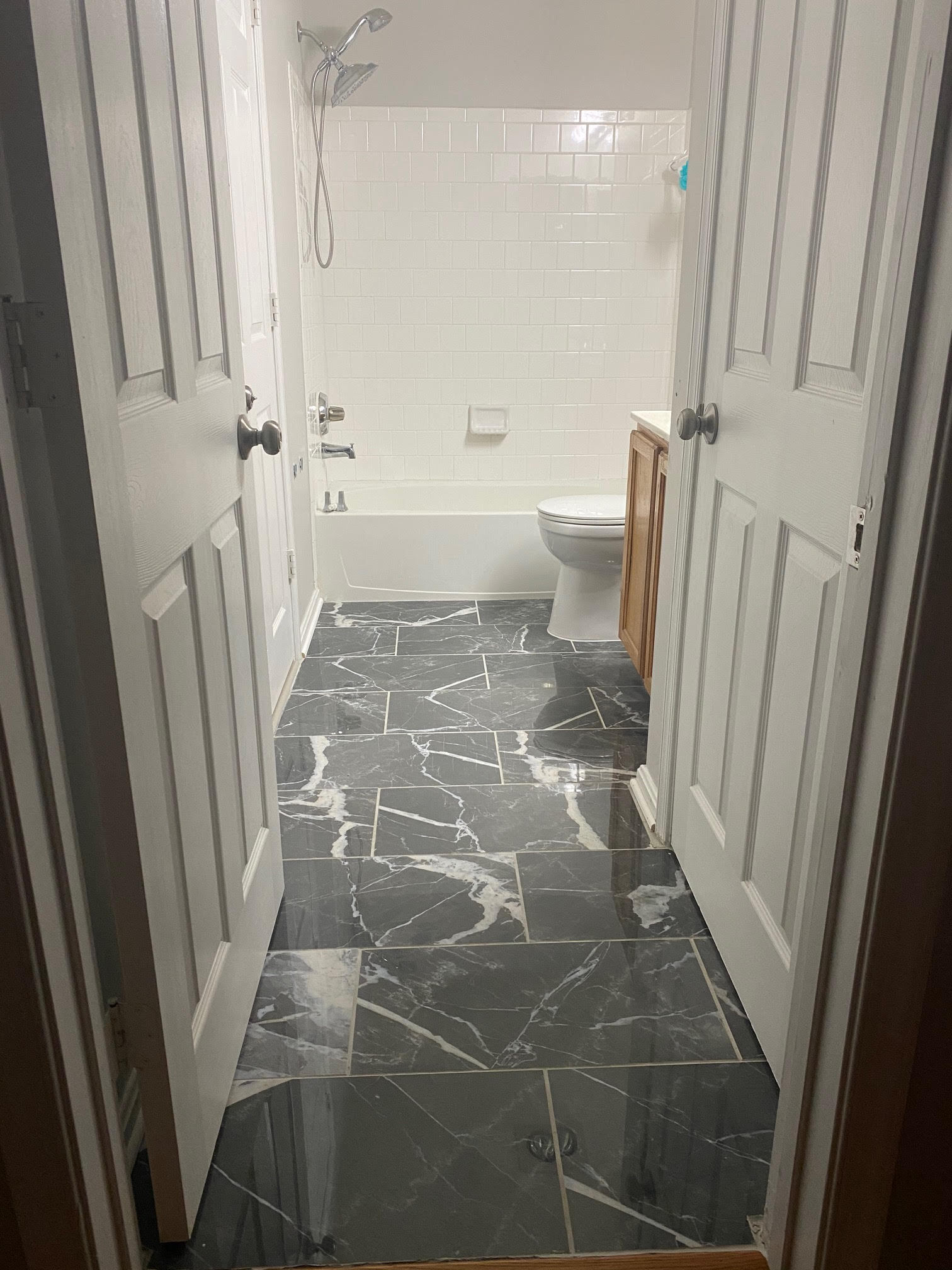 2nd bathroom - 3712 Excalibur Ct