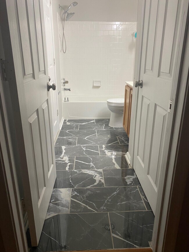 2nd bathroom - 3712 Excalibur Ct