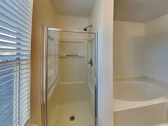 Building Photo - 5011 Westfield Village Dr