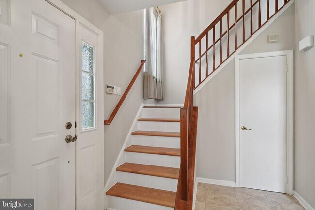 Building Photo - 505 Oliphant Ln