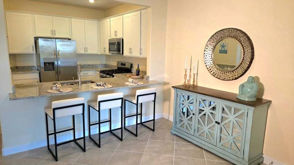 Building Photo - 15035 Sunny Day Dr