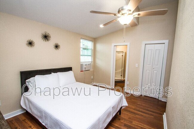 Building Photo - 121 Douglas Way St