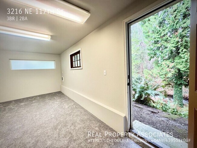 Building Photo - Beautiful Home on Thorton Creek