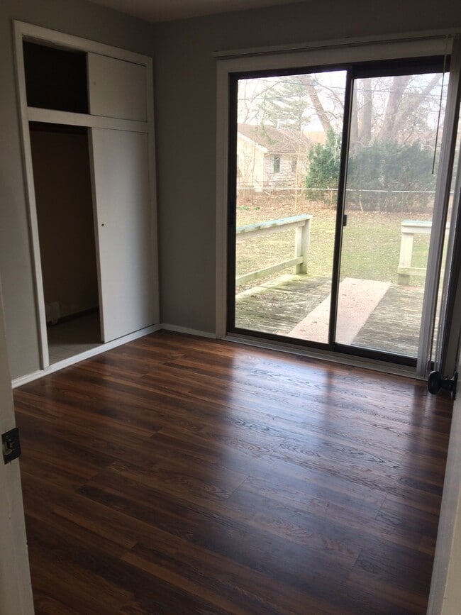 Building Photo - 3 bed/1bath - Great location
