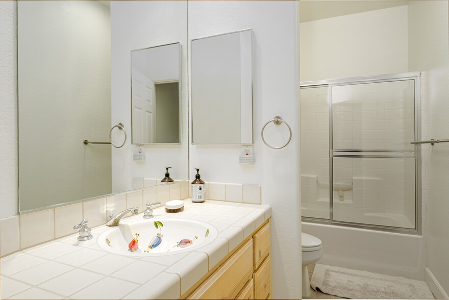 Building Photo - 30106 Avenida Alvera