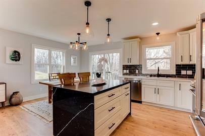Building Photo - "Charming 3-Bed, 3-Bath Home with 1765 Sq Ft of Comfort in Excelsior!"