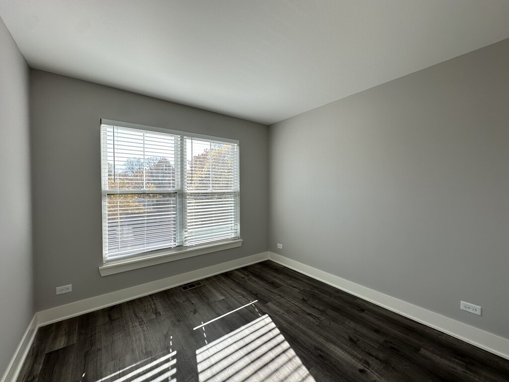 Building Photo - 615 Broadway St