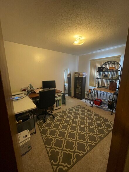 Guest Bedroom - 726 Wellington St