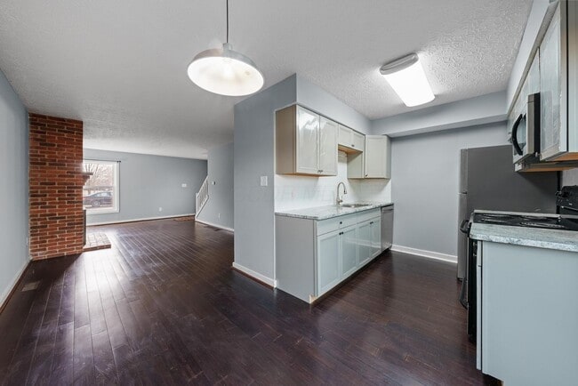 Building Photo - 444 Edinburgh Rd