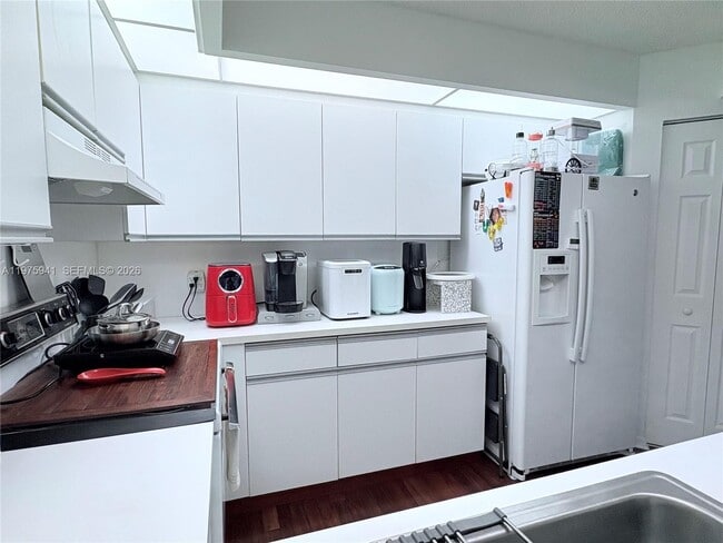 Building Photo - 1300 SW 125th Ave