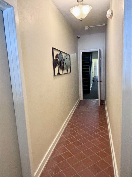 Entrance Hallway - 1009 Madison St