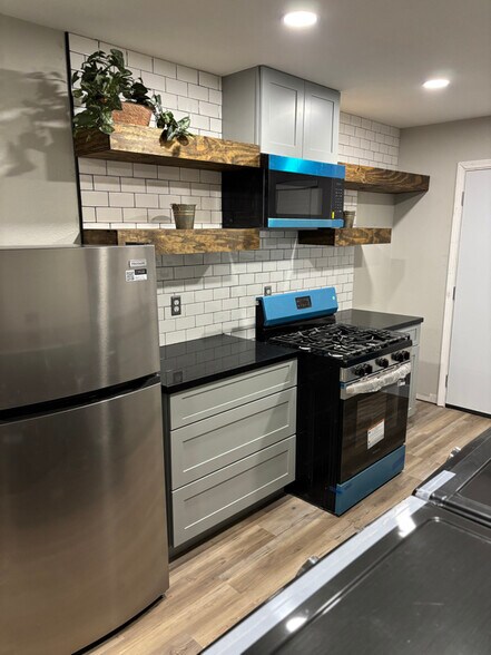 Building Photo - 141 Echols St