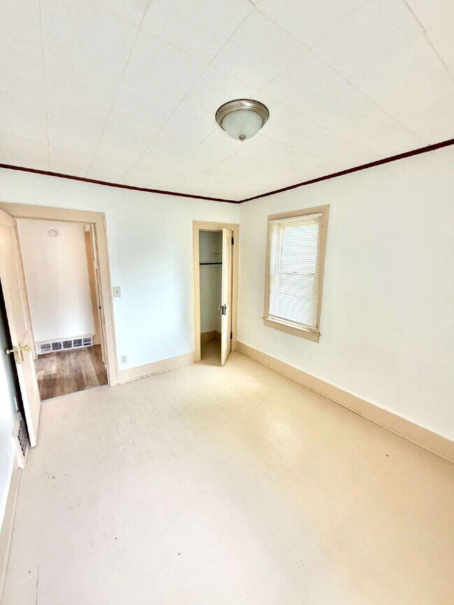 Building Photo - 2554 Swayze St