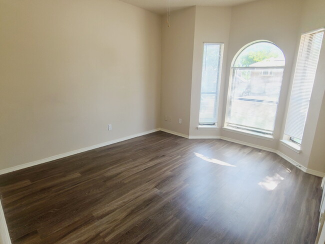 Building Photo - COMING SOON - Cedar Hill: Large 5 Bedroom,...
