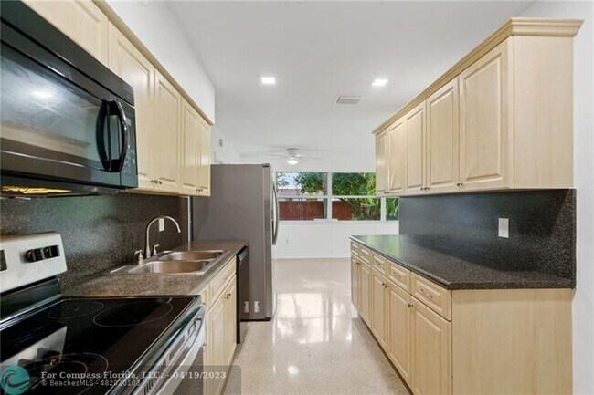 Building Photo - 50 NE 45th Ct