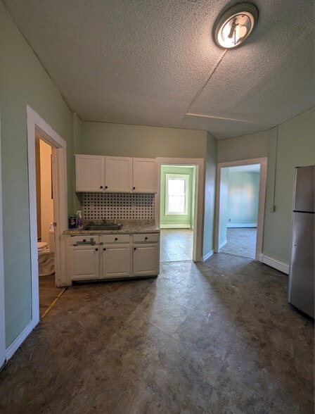 Building Photo - 905 Park St