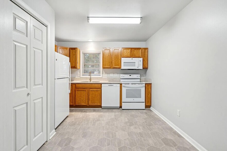 Building Photo - 6 Commercial Row