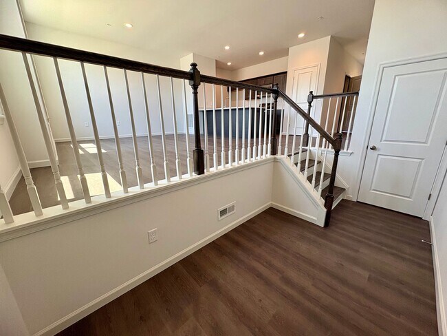 Building Photo - 59 N Conifer Dr
