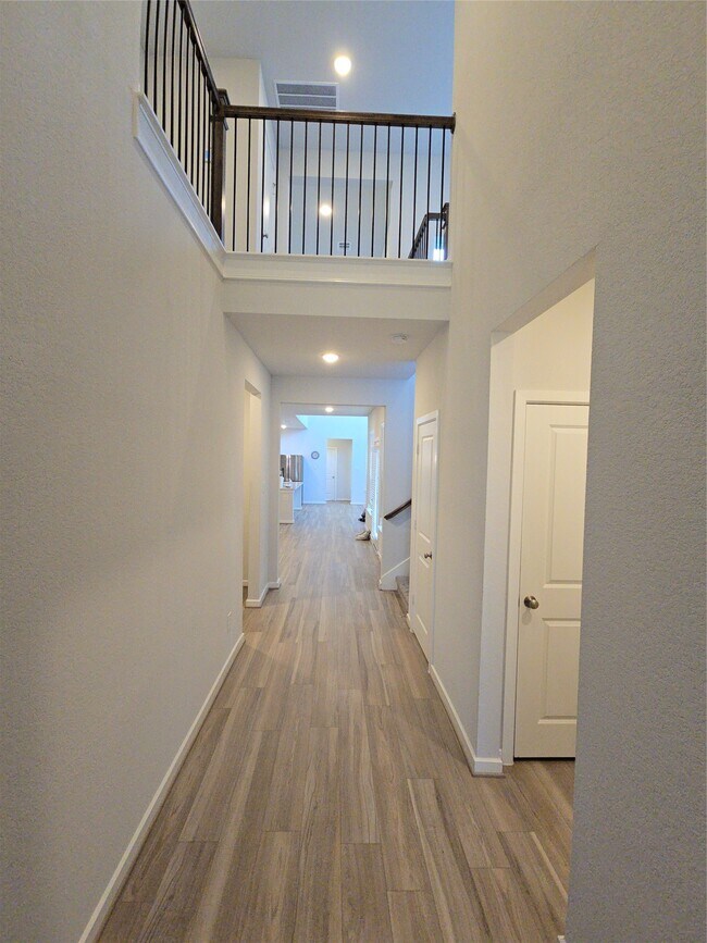 Building Photo - 9227 Dearborn Knoll Dr