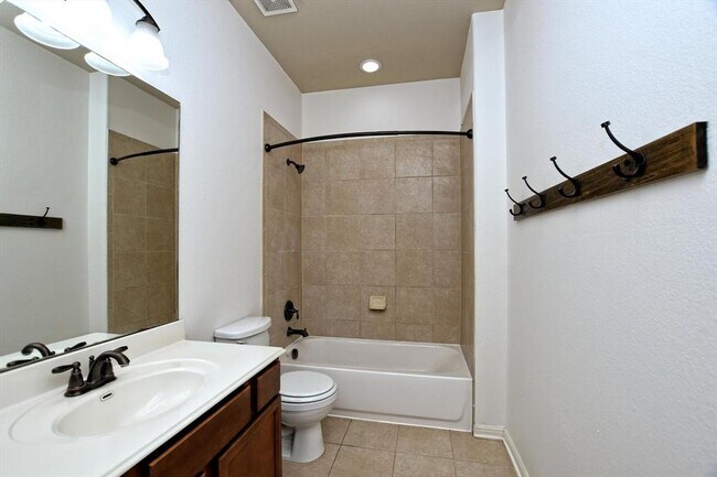 Building Photo - 2213 Lookout Range Dr
