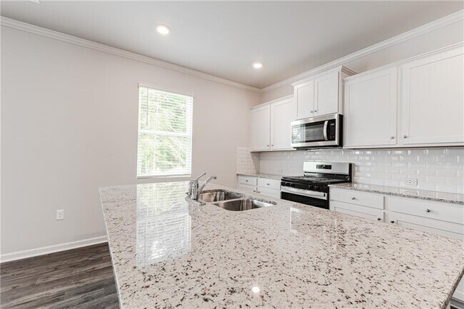 Building Photo - 545 King Vlg