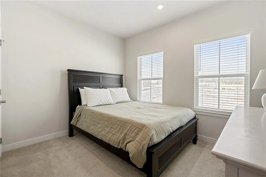 Building Photo - 410 Scharberry Ln